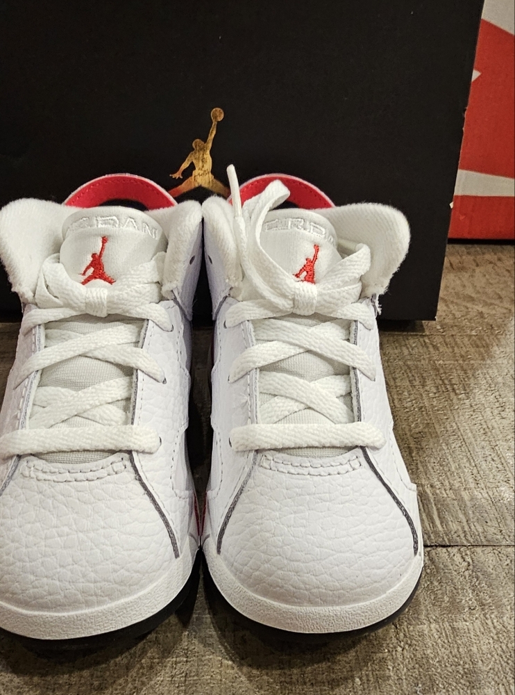NWT Jordan 6 Retro White/Red/Black Size 6C - Picture 3 of 6